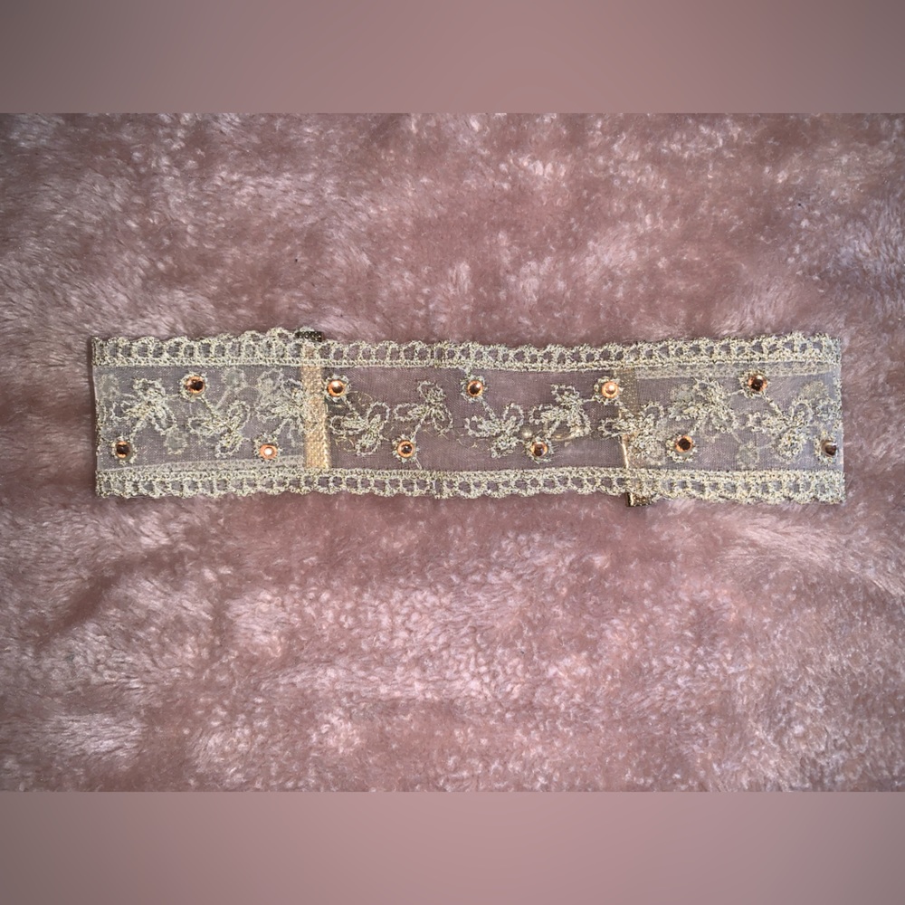 Francesca’s Floral Choker 🌟